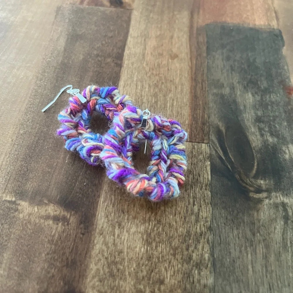 NWT Handmade crotchet earring, Sterling silver (.925) hooks - Picture 3 of 3